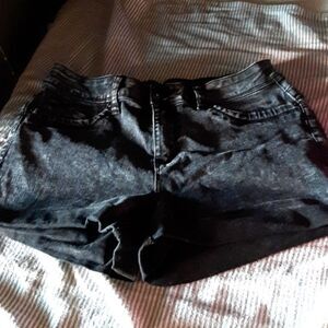 YMI BLACK  Low Rise Jean Shorts sz 9  28‎ x 15